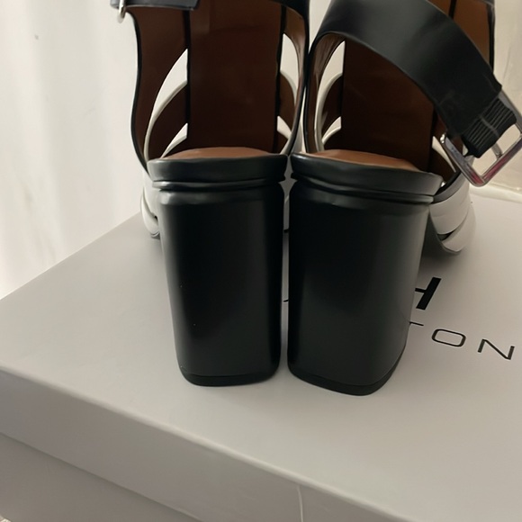 Beautiful Halston sandals - Picture 7 of 7